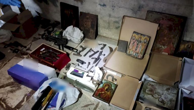 Συναγερμός στην Καισαριανή: Αυτά είναι τα πυρομαχικά και όπλα που βρέθηκαν σε Κάδο Απορριμμάτων