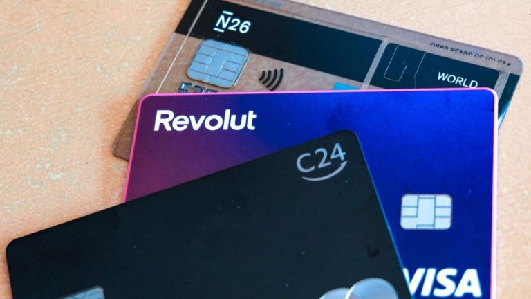 Neobanks στις τηλεπικοινωνίες – Γιατί Revolut, N26 και Klarna «μπαίνουν» στα δίκτυα κινητής