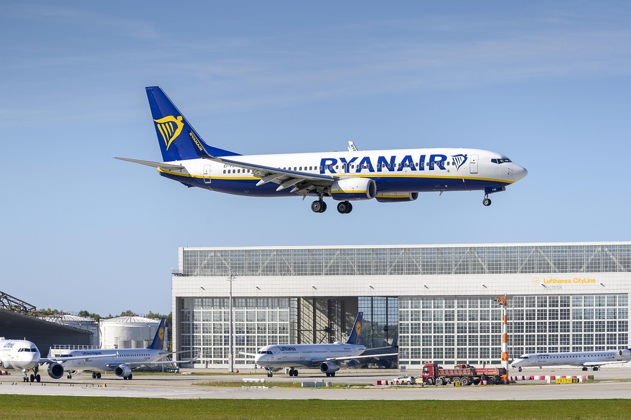 Ryanair κατά Κομισιόν: «Πυρά» για τις καθυστερήσεις στο «Ελ. Βενιζέλος» και αιχμές για την Φον ντερ Λάιεν