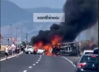 Τραγωδία στην Εγνατία – Τρεις απανθρακωμένοι και δύο σοβαρά τραυματίες σε σύγκρουση τριών αυτοκινήτων [vid]