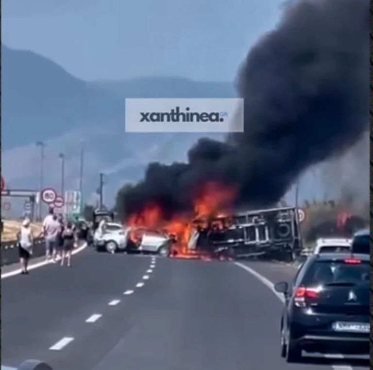 Τραγωδία στην Εγνατία – Τρεις απανθρακωμένοι και δύο σοβαρά τραυματίες σε σύγκρουση τριών αυτοκινήτων [vid]