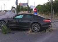 Καρέ-καρέ το θρίλερ στη Θέρμη: Ταυτοποιήθηκε ο οδηγός της Porsche – Διέφυγε σπάζοντας την ηλιοροφή! Καρέ-καρέ το θρίλερ στη Θέρμη: Ταυτοποιήθηκε ο οδηγός της Porsche – Διέφυγε σπάζοντας την ηλιοροφή!