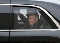 Τι σημαίνει η χρήση ίδιου αυτοκινήτου από Τραμπ και Πούτιν-Μυστήριο για τις συζητήσεις χωρίς διερμηνείς Τι σημαίνει η χρήση ίδιου αυτοκινήτου από Τραμπ και Πούτιν-Μυστήριο για τις συζητήσεις χωρίς διερμηνείς