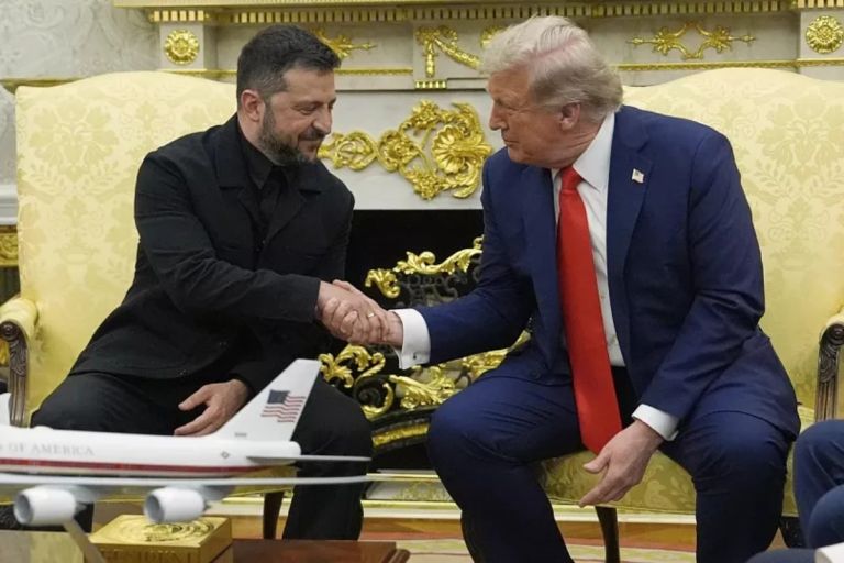 Τι έδειξε η γλώσσα του σώματος στη συνάντηση Τραμπ-Ζελένσκι στον Λευκό Οίκο