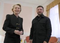 Η Ούρσουλα φον ντερ Λάιεν στον Λευκό Οίκο με τον Ζελένσκι Η Ούρσουλα φον ντερ Λάιεν στον Λευκό Οίκο με τον Ζελένσκι