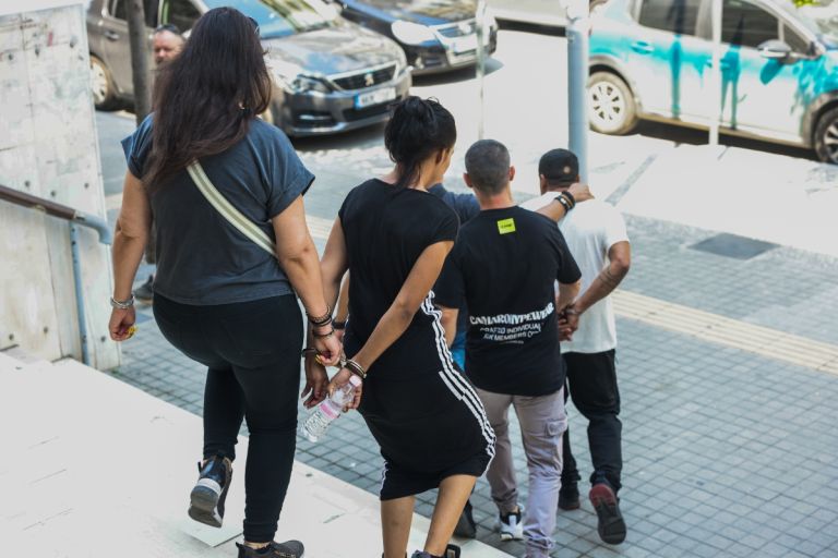 Θεσσαλονίκη: Δίωξη σε βαθμό κακουργήματος στον 37χρονο και την 24χρονη για τον βιασμό της 10χρονης κόρης της