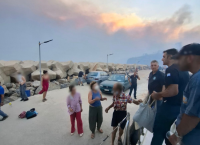 Φωτιά Χίος: Απεγκλωβίστηκαν δεκάδες πολίτες από παραλίες – 16 εκκενώσεις οικισμών Φωτιά Χίος: Απεγκλωβίστηκαν δεκάδες πολίτες από παραλίες – 16 εκκενώσεις οικισμών