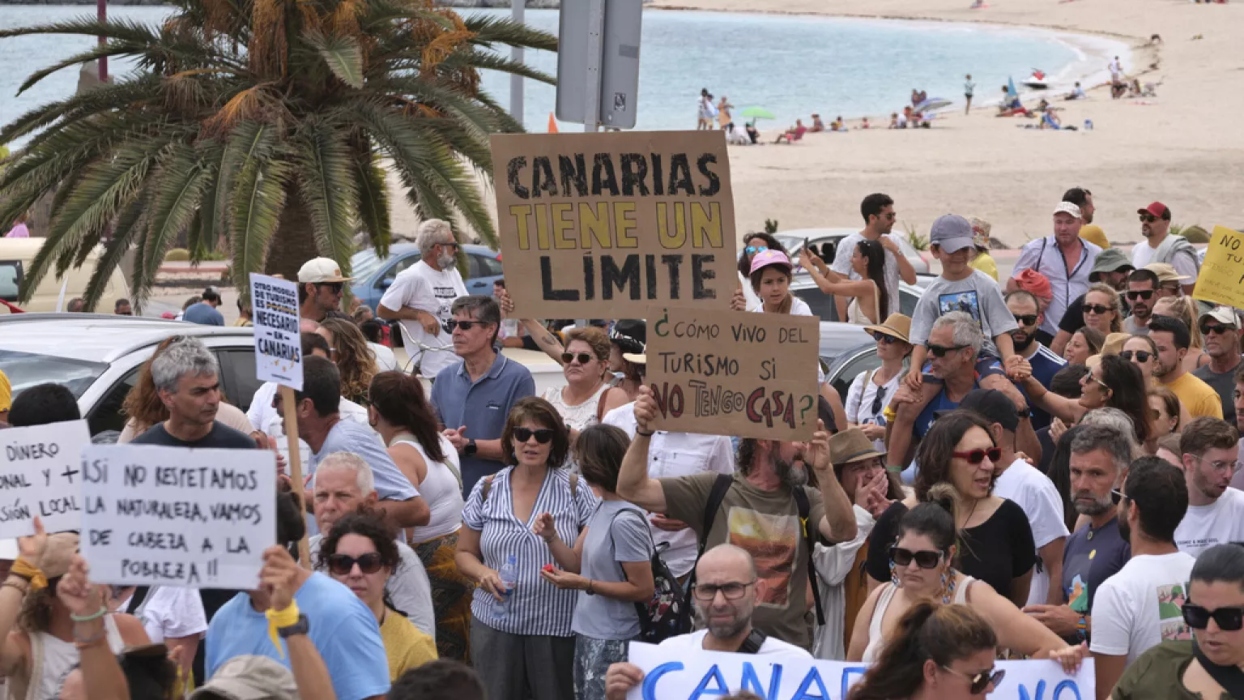 Στα όρια της αντοχής: Ο υπερτουρισμός και η κλιματική κρίση «στριμώχνουν» τη Μεσόγειο
