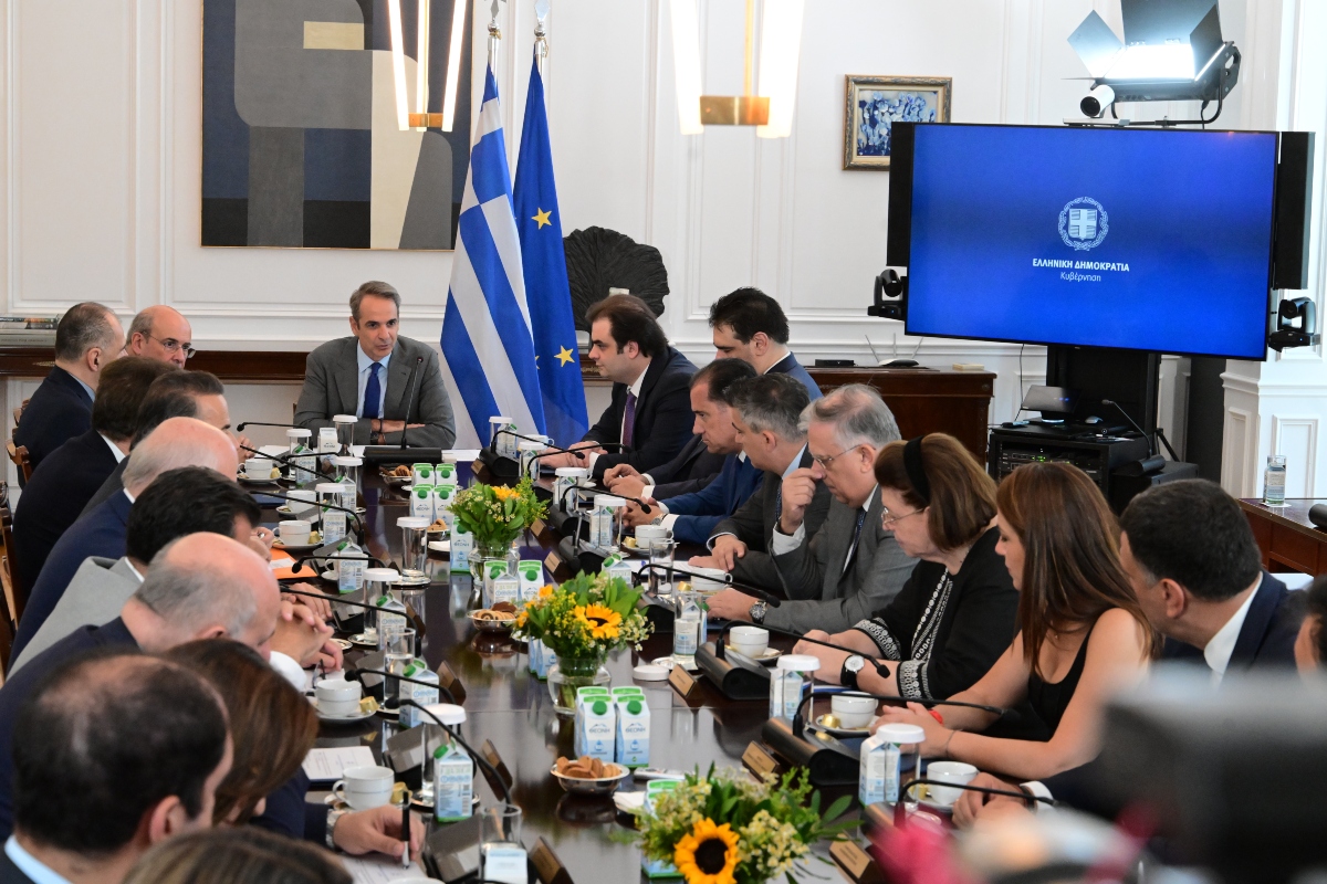 Συνεδριάζει το Υπουργικό υπό τον Μητσοτάκη – Στο επίκεντρο Παιδεία, Επενδύσεις και Χωροταξία