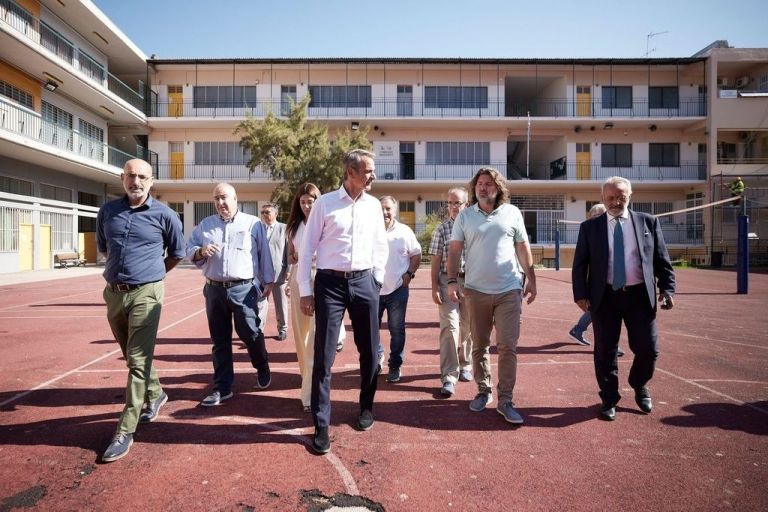 Prime Minister Mitsotakis Highlights Success of Nationwide School Renovation Programme