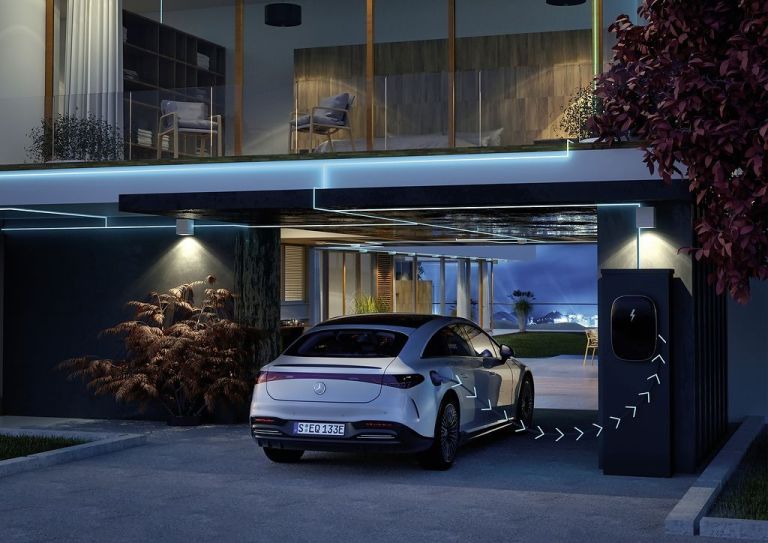Volkswagen: Στροφή στις Μπαταρίες και Η Μοναχική Μάχη