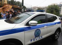 Στην Ευελπίδων με χειροπέδες ο Βασίλης Μπισμπίκης για το τροχαίο στη Φιλοθέη Στην Ευελπίδων με χειροπέδες ο Βασίλης Μπισμπίκης για το τροχαίο στη Φιλοθέη