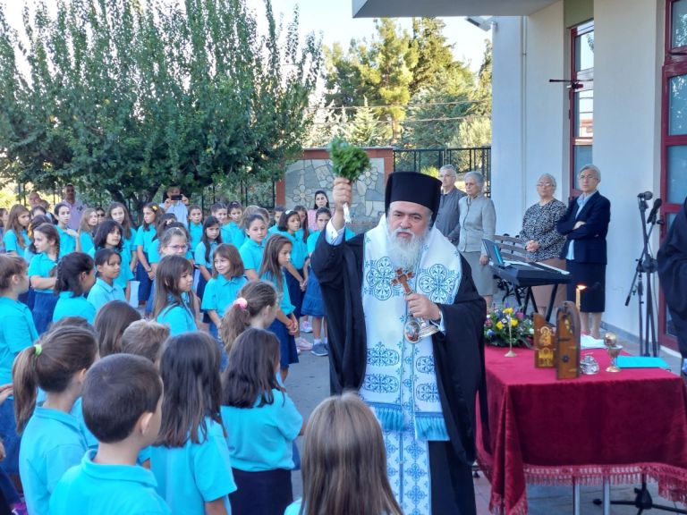 Σήμερα χτυπάει το πρώτο κουδούνι στα σχολεία όλης της χώρας