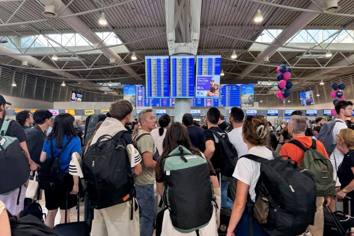 «Γολγοθάς» χωρίς τέλος για χιλιάδες επιβάτες στα ευρωπαϊκά αεροδρόμια