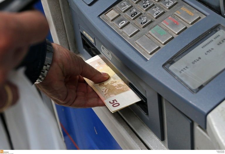 Επιστροφή στα μετρητά μετά την κατάργηση των χρεώσεων ανάληψης