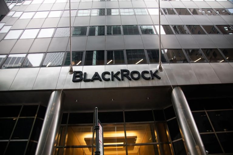 Η BlackRock επενδύει 500 εκατ. λίρες σε βρετανικά data centers