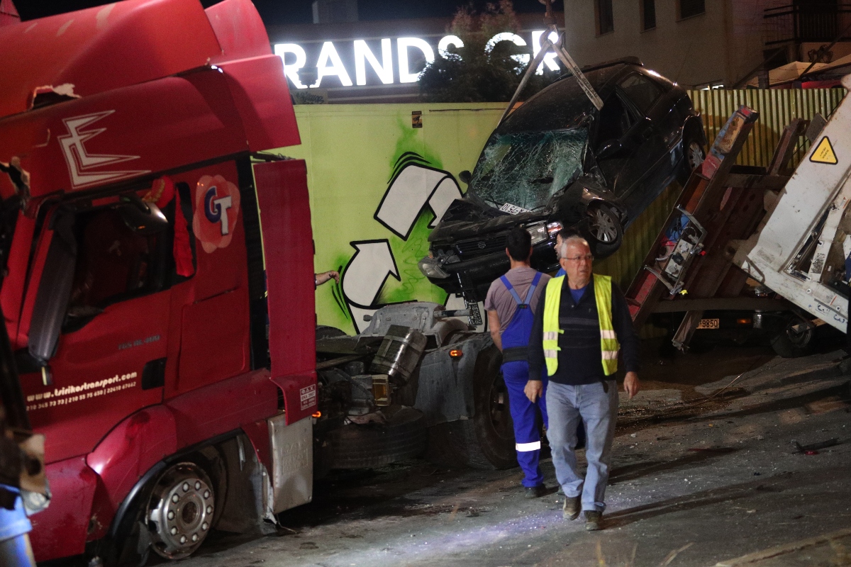 Πειραιάς: Αυτοκίνητο έπεσε σε κολόνα – Νεκρός ο οδηγός