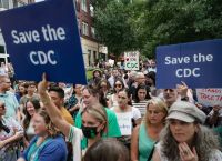 Εννέα πρώην επικεφαλής των CDC κατά Κένεντι: “Σε κίνδυνο η υγεία των Αμερικανών” Εννέα πρώην επικεφαλής των CDC κατά Κένεντι: “Σε κίνδυνο η υγεία των Αμερικανών”