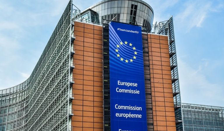 Πόλεμο με την γραφειοκρατία αρχίζει η Κομισιόν