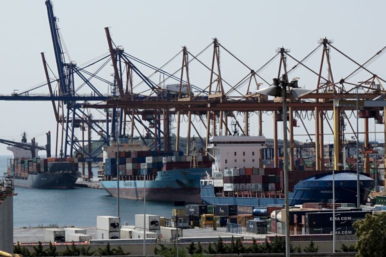Reuters: Οι ΗΠΑ βάζουν στο «στόχαστρο» Cosco και λιμάνι του Πειραιά