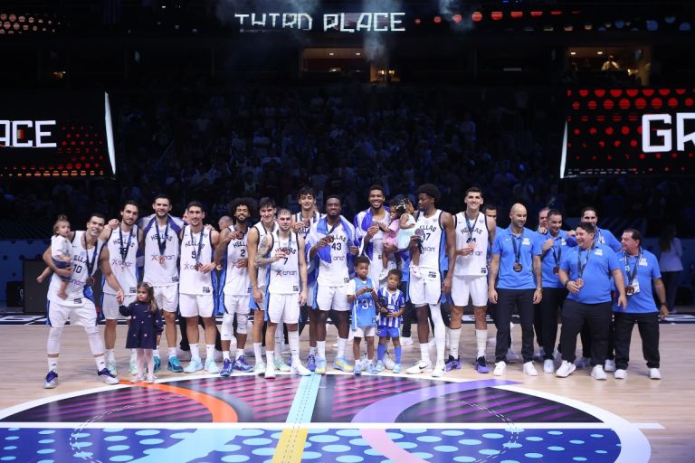Eurobasket: Όρθια η Ελλάδα με θρίλερ στο τέλος
