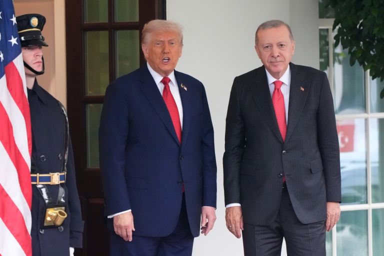 138 λεπτά εγκάρδιας συνεννόησης Τραμπ – Ερντογάν: Τα πυρηνικά, τα F-35 και η δέσμευση για τη Χάλκη