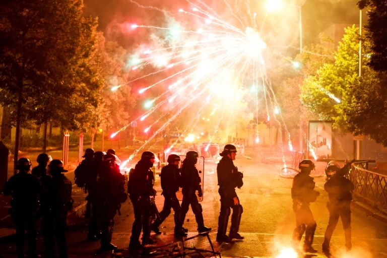 Επεισόδια και 23 συλλήψεις μετά τη συγκέντρωση για τα Τέμπη στην Αθήνα