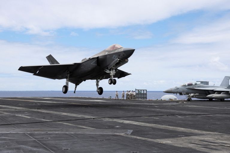 Τα F-35 των ΗΠΑ «σκιάζουν» τη Βενεζουέλα