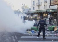 «Παρέλυσε» η Γαλλία από τις διαδηλώσεις – 200 συλλήψεις «Παρέλυσε» η Γαλλία από τις διαδηλώσεις – 200 συλλήψεις