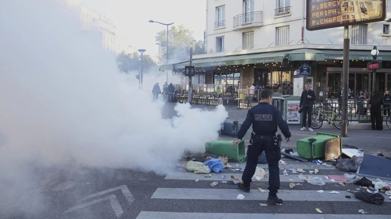 «Παρέλυσε» η Γαλλία από τις διαδηλώσεις – 200 συλλήψεις