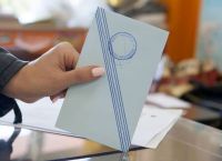 Δημοσκοπήσεις: Κλιμακώνεται η μάχη του Κέντρου – Η κινούμενη άμμος των αναποφάσιστων Δημοσκοπήσεις: Κλιμακώνεται η μάχη του Κέντρου – Η κινούμενη άμμος των αναποφάσιστων