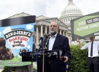 Συνιδρυτής της Ben & Jerry’s κατηγορεί Unilever για πολιτική φίμωση – Αποχωρεί καταγγέλλοντας λογοκρισία Συνιδρυτής της Ben & Jerry’s κατηγορεί Unilever για πολιτική φίμωση – Αποχωρεί καταγγέλλοντας λογοκρισία