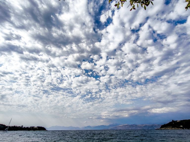 Νέα πτώση της θερμοκρασίας και θυελλώδεις άνεμοι στο Αιγαίο