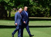 Η δεύτερη προσπάθεια του Καρόλου να αλλάξει τη γνώμη του Τραμπ για την κλιματική κρίση Η δεύτερη προσπάθεια του Καρόλου να αλλάξει τη γνώμη του Τραμπ για την κλιματική κρίση