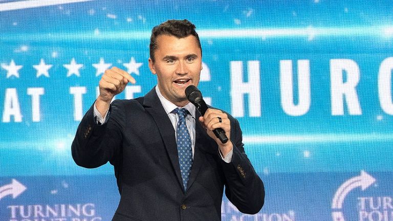 ΗΠΑ: Μαζικές απολύσεις λόγω πανηγυρικών αναρτήσεων για το θάνατο του Κερκ