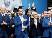 Bloomberg: Η Ευρώπη μετατρέπεται σε ακυβέρνητη ήπειρο Bloomberg: Η Ευρώπη μετατρέπεται σε ακυβέρνητη ήπειρο
