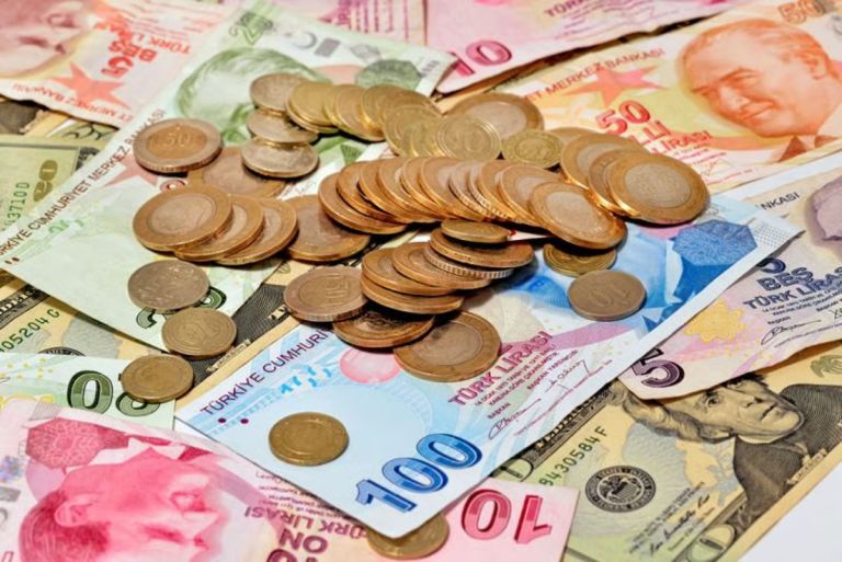 Τουρκία: Οι τράπεζες δαπάνησαν 5 δισ. δολάρια για να στηρίξουν τη λίρα