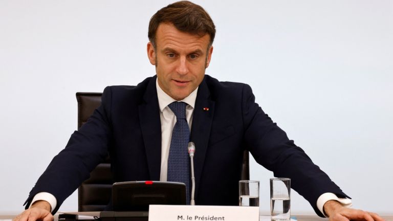 Στην άκρη του γκρεμού η Γαλλία: Όταν η παραίτηση Μακρόν παύει να θεωρείται «αδιανόητη»