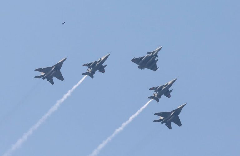 Συναγερμός στην Πολωνία: Σήκωσε αεροσκάφη μετά από ρωσικές επιθέσεις στην Ουκρανία
