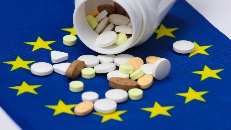 Ανησυχούν οι ευρωπαϊκές φαρμακοβιομηχανίες για τους δασμούς Τραμπ