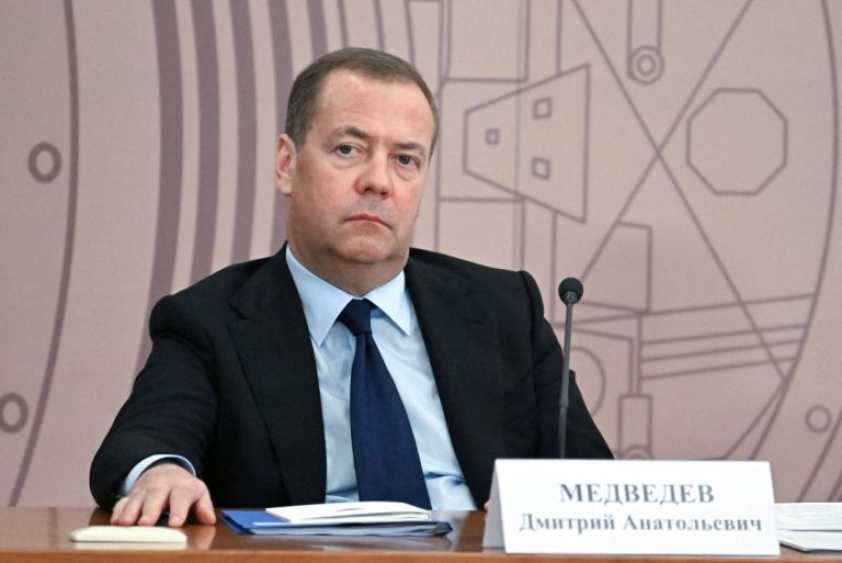 Μεντβέντεφ σε Ευρώπη: Πόλεμος κατά της Ρωσίας μπορεί να κλιμακωθεί σε σύγκρουση όπλων μαζικής καταστροφής