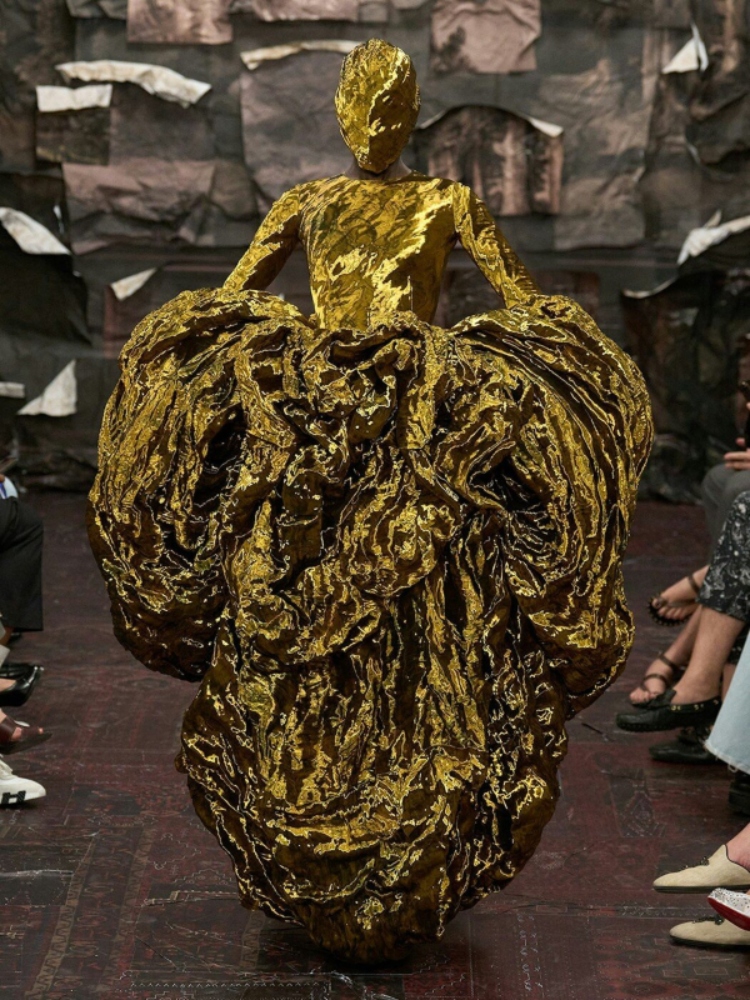 Glenn Martens στον Margiela: Η νέα εποχή της αυθεντικής μόδας