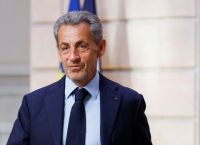 Σαρκοζί μετά την καταδίκη: «Αν θέλουν να κοιμηθώ στη φυλακή, θα κοιμηθώ με το κεφάλι ψηλά» Σαρκοζί μετά την καταδίκη: «Αν θέλουν να κοιμηθώ στη φυλακή, θα κοιμηθώ με το κεφάλι ψηλά»
