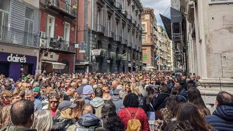 «Η Νάπολη είναι νεκρή»: Ο υπερτουρισμός μεταμορφώνει τις ιταλικές πόλεις