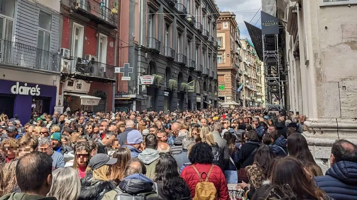 «Η Νάπολη είναι νεκρή»: Ο υπερτουρισμός μεταμορφώνει τις ιταλικές πόλεις