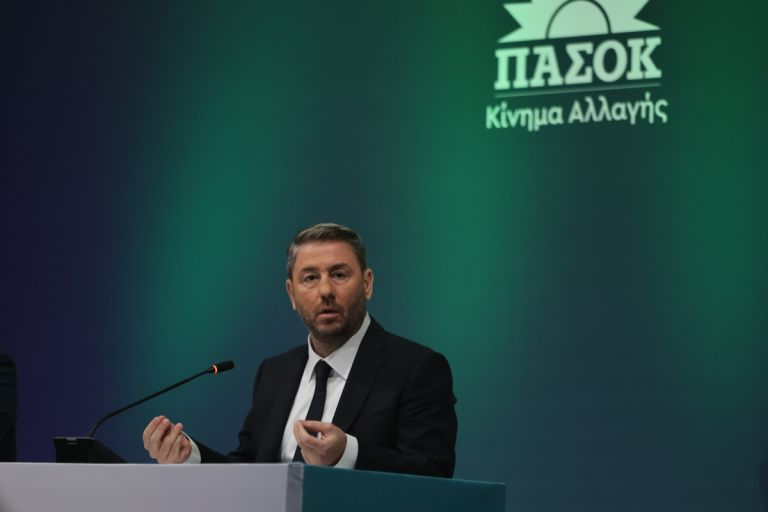 Ανδρουλάκης στην ΔΕΘ: 13ος μισθός, κατάργηση ΦΠΑ στα βασικά αγαθά, νέο ΕΚΑΣ
