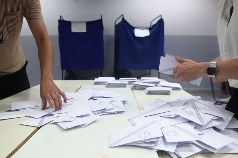 Δημοσκόπηση της Interview δίνει πρωτιά με 25% στην Καρυστιανού – Στο 21,9% η ΝΔ, ο Τσίπρας στο 13%