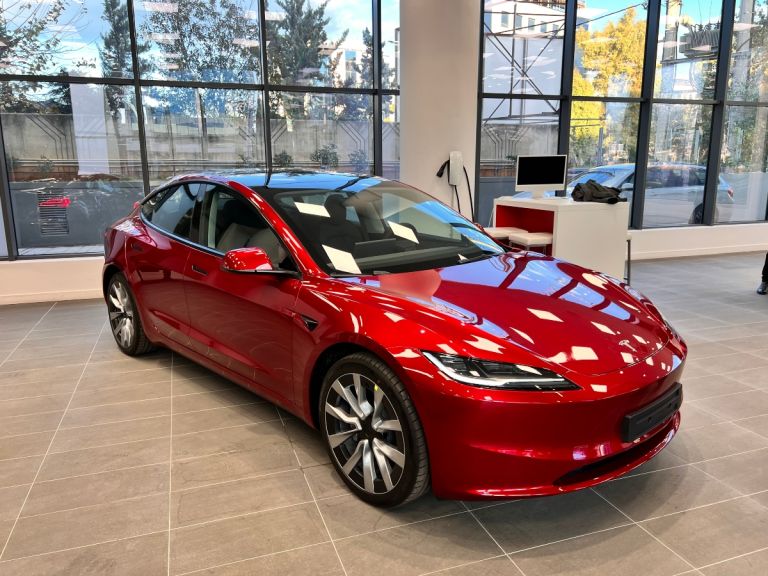 Tesla σε κρίση: Πτώση πωλήσεων, πολιτικές αντιδράσεις και…Κίνα