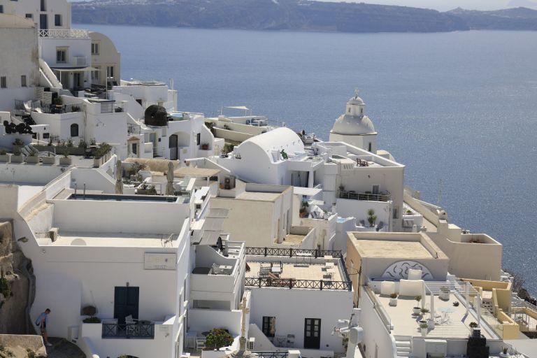 Οι κερδισμένοι και οι χαμένοι του τουρισμού τον Αύγουστο