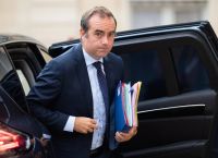 Γαλλία: Ο Λεκορνί αποσύρει την κατάργηση των δύο αργιών Γαλλία: Ο Λεκορνί αποσύρει την κατάργηση των δύο αργιών